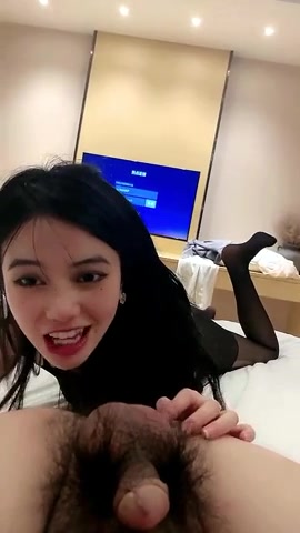 Sex Trung Quốc  - Phim sex [trung quốc] em tay vịn karaoke mưa dâm mông bự livestream rồi đái trong bồn tắm, xem nứng vãi ra (Ảnh 10)