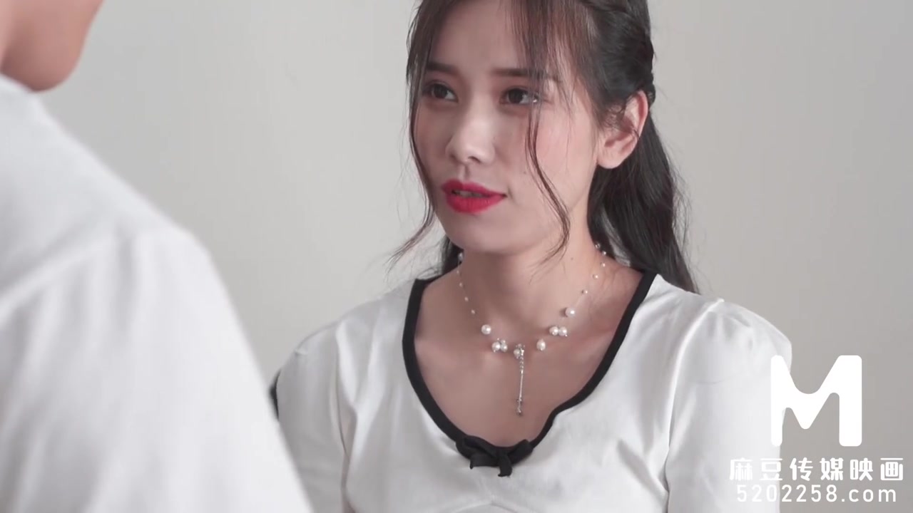 China AV - Phim sex [Trung Quốc] Biết bạn gái bị cưỡng hiếp nhưng vẫn mặc kệ (Ảnh 2)