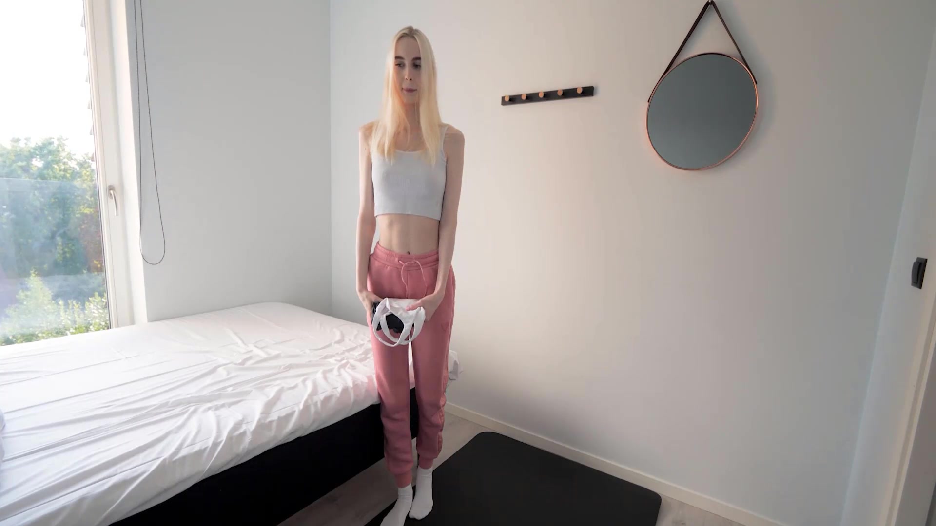 Sex US - Phim sex [vietsub] bố chồng cô đơn bệnh hoạn, đè con dâu ra đụ khi đang ngủ (Ảnh 2)
