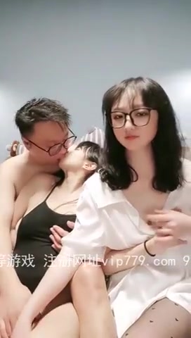 Sex Việt Hot - Anh trai số hưởng và hai cô em sinh viên mới lớn (Ảnh 3)