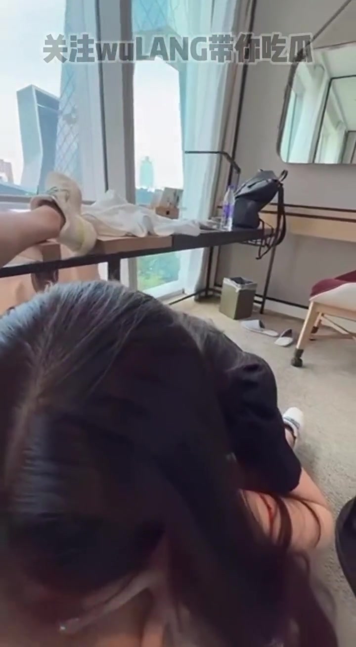 China AV - Phim sex [trung quốc] đi cùng bạn thân xoạc em người yêu cũ bướm non (Ảnh 2)
