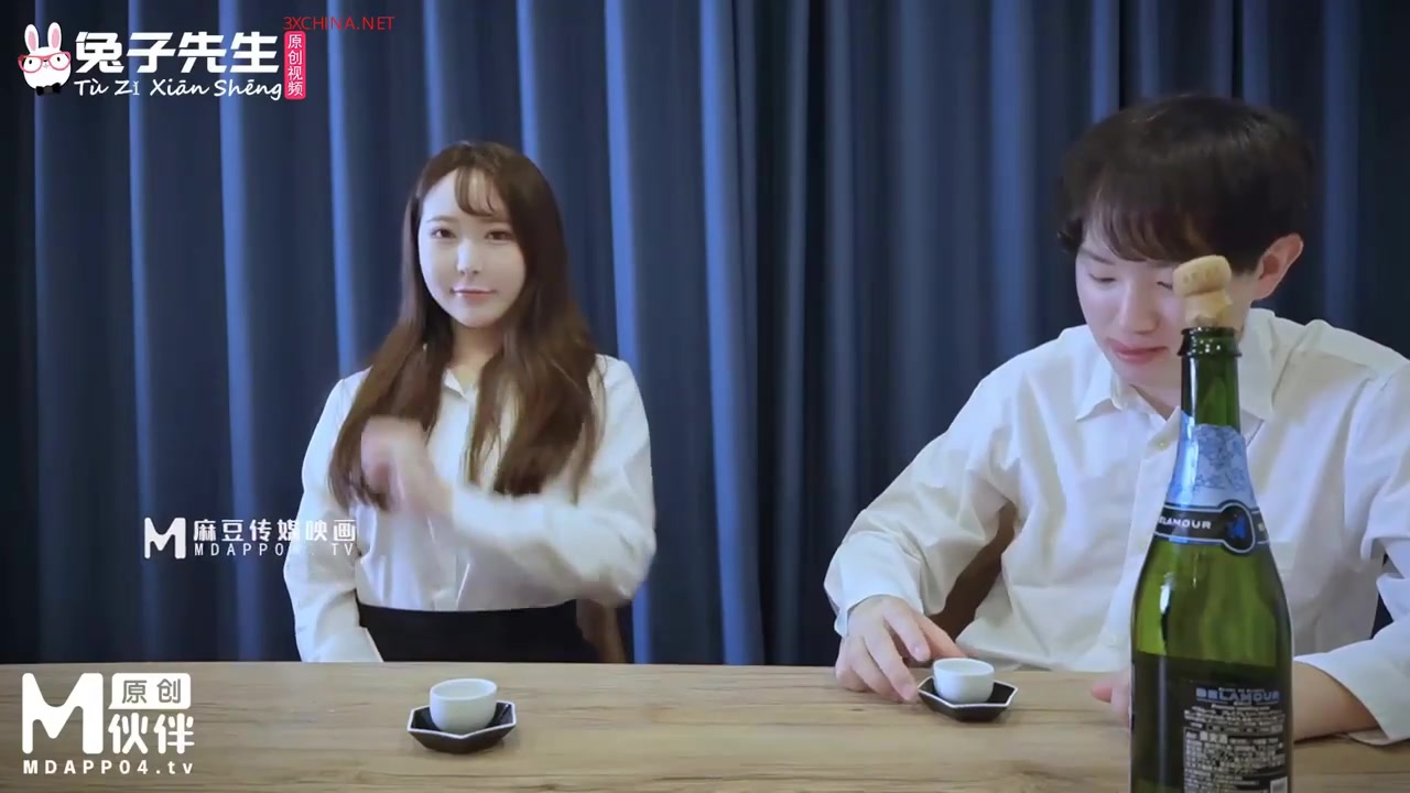 Chơi em thư ký vú to bím hồng phê lòi (Ảnh 1)