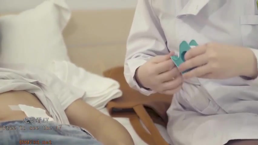 Sex TQ - Em y tá xinh đẹp chăm sóc ông lão già (Ảnh 3) Sex TQ - Em y tá xinh đẹp chăm sóc ông lão già (Ảnh 3)