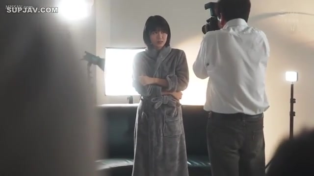 HOT JAV - Vợ vụng trộm với tình nhân ở ngoài siêu múp (Ảnh 3)