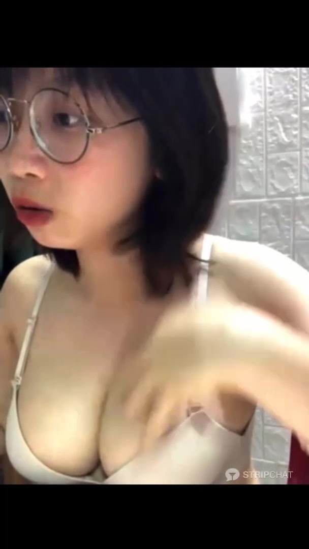 Sex Việt 2023 - Anh trai chuối bự bắt gặp cô em sugar baby xinh đẹp đang thủ dâm (Ảnh 15)