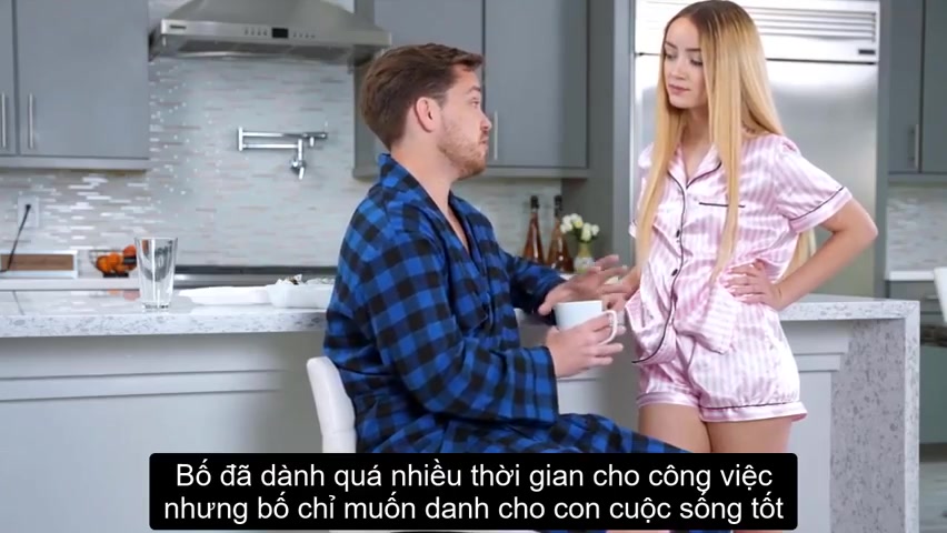 Sex Âu - Bố chồng ở nhà với cô con dâu xinh đẹp dâm dục (Ảnh 1)