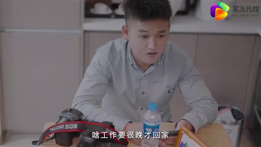 Sex Trung Quốc  - Phim sex [trung quốc] đi làm về, thấy em đang phê bím vì thủ dâm, anh trai lấy "kẹo" cho em mút (Ảnh 2)