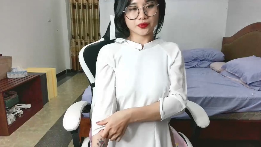 Đi học về tranh thủ chat sex cùng fans